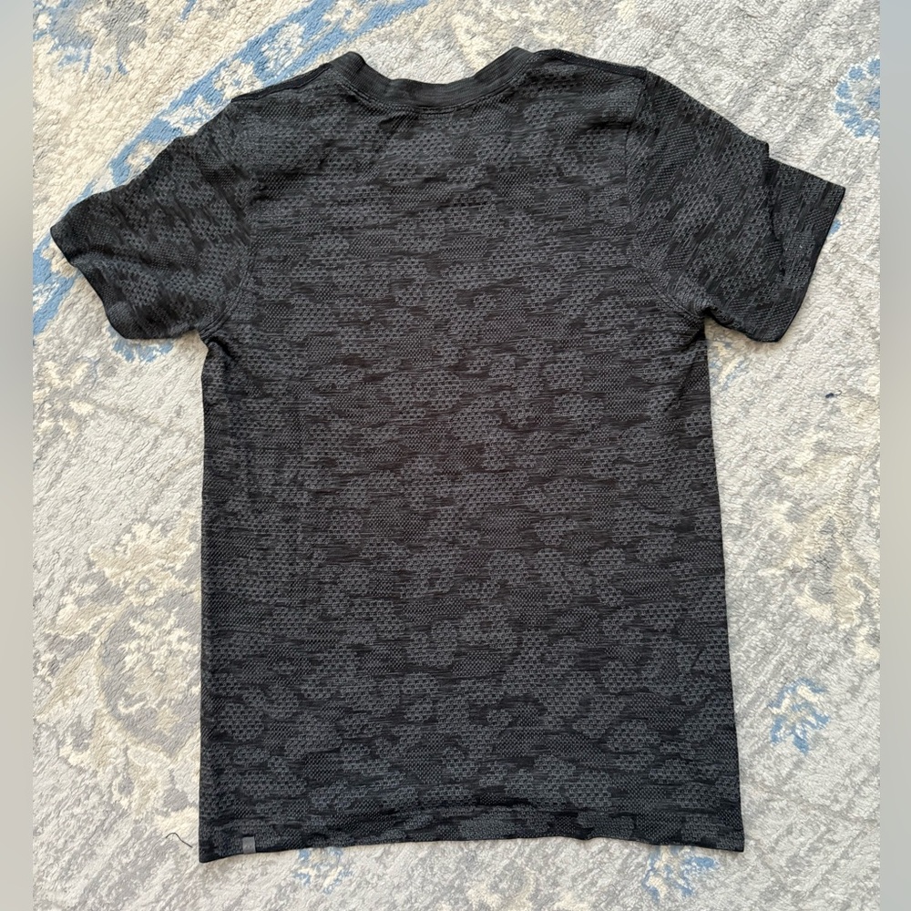 Lululemon Swiftly Breathe Short Sleeve Camo Vented Camo Black / Asphalt Grey - Picture 6 of 8